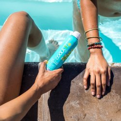 Coola parfume fri solspray spf 50 177 ml.